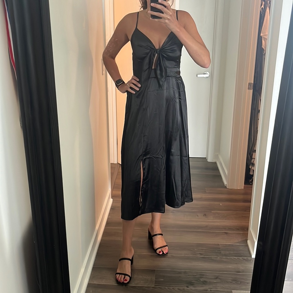 NWOT- Black midi dress
